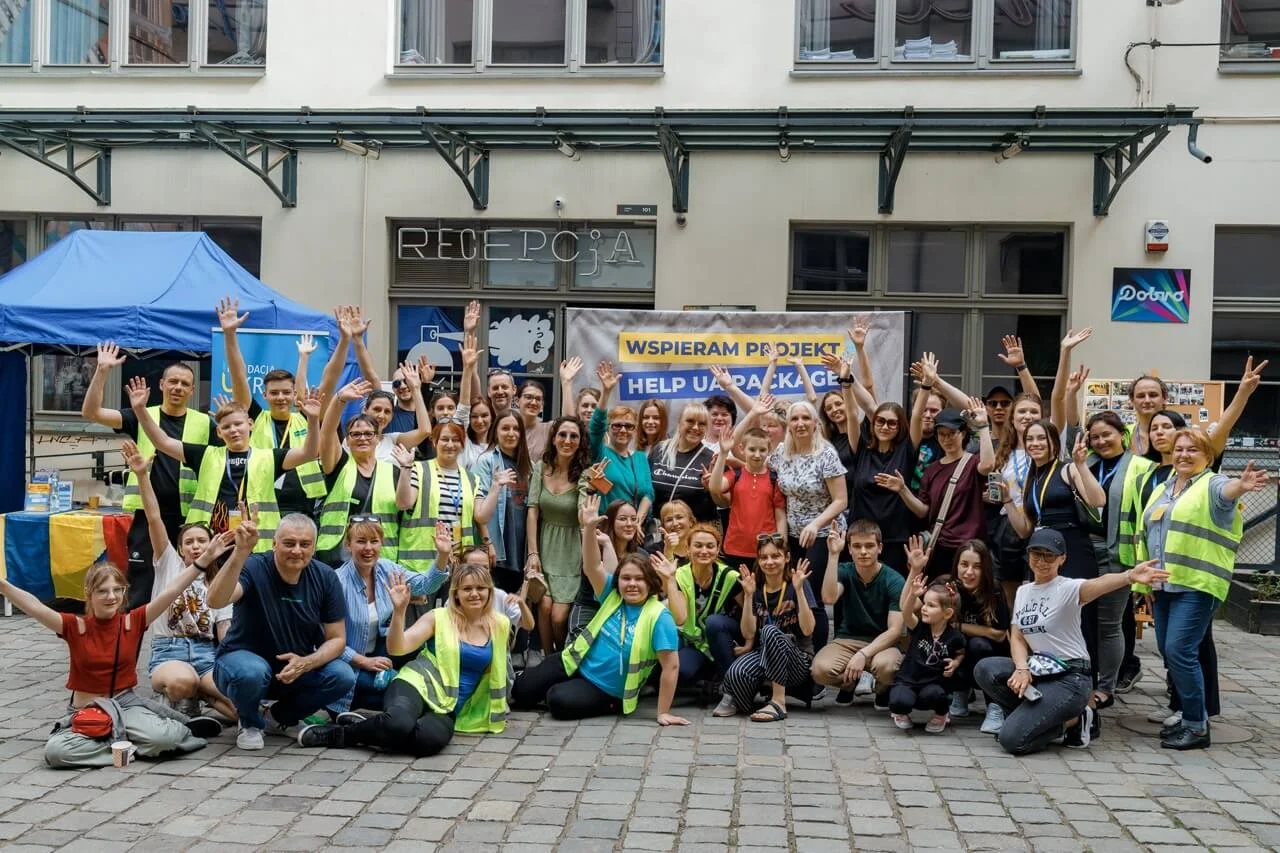 The charity initiative "Packing 700 food kits for Ukraine" gathered nearly 100 volunteers